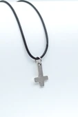 Minimal Ters Haç Gümüş Kaplama Deri İp Kolye thumbnail 1
