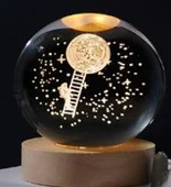 Dekoratif Merdiven Astronot Tasarımlı Ahşap altlıklı Işıklı Cam Küre Büyük Boy Cam:8cm Ahşap:2cm - 1