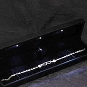 Gümüş Işıklı Kutulu Melek Kanadı Kadın Bileklik thumbnail 2