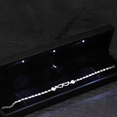 Gümüş Işıklı Kutulu Melek Kanadı Kadın Bileklik thumbnail 1