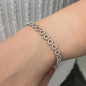 Gümüş Çember Beyaz Taşlı Su Yolu Kadın Bileklik thumbnail 1