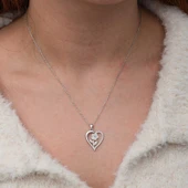 Gümüş Kalpli Beyaz Gül Kadın Kolye thumbnail 5