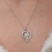 Gümüş Kalpli Beyaz Gül Kadın Kolye thumbnail 3