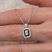 Gümüş Siyah Mineli Baget Kadın Kolye thumbnail 1