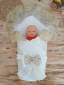 Yenidoğan Titi Taç Nakışlı Plazma Taşlı Güpürlü Çift Fiyonk Duvaklı Trilüks Kundak Bebek Battaniyesi Gold - 2