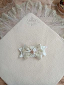 Yenidoğan Kuzulu Taç Nakış Güpürlü Fiyonklu Duvaklı Prizma Taş Unisex Kundak Bebek Battaniyesi Ekru - 4