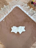 Yenidoğan Wool Yün Kumaş Taç Nakışlı Güpür Duvaklı Fiyonk Prizma Taş Unisex Kundak Bebek Battaniyesi Kahverengi - 5