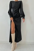 Siyah Yanı Büzgülü Yırtmaçlı Saten Elbise - 4