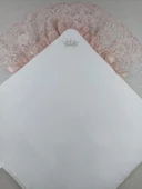 Sahra Taç Nakışlı İnci Ve Dantel Fiyonklu Çift Dantel Duvaklı Trilüks Kundak Bebek Battaniyesi Gül Kurusu thumbnail 4