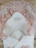 Sahra Taç Nakışlı İnci Ve Dantel Fiyonklu Çift Dantel Duvaklı Trilüks Kundak Bebek Battaniyesi Gül Kurusu thumbnail 6