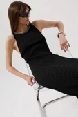 Halter Yaka Zincir Aksesuarlı Çapraz Askılı Elbise - 1