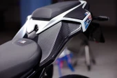 BMW S1000RR 2024-2025 ile Uyumlu Kaydırmaz 6D Karbon 28 Parça Tank Pad Seti GC43 thumbnail 2