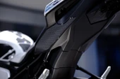 BMW S1000RR 2024-2025 ile Uyumlu Kaydırmaz 6D Karbon 28 Parça Tank Pad Seti GC43 thumbnail 4