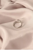 Ayarlamalı Gümüş Renk Metal Sarılan Eller Model Kadın Yüzük - 2