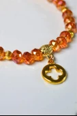 Işıltılı Boncuklu ve Charm Detaylı Bileklik Turuncu – Zarif, Şık ve Farklı Desenlerle Tasarlanmış Özel Aksesuar thumbnail 2