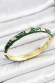 Mineli Pirinç Gold Renk Yeşil Çiçek Motifli Kadın Kelepçe - TJ-BB7149 - 1