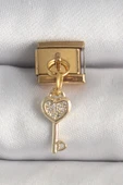 316L Çelik Gold Renk Sallantı Zirkon Taşlı Kalpli Anahtar Model Nomination Charm - TJ-BC1371 - 1