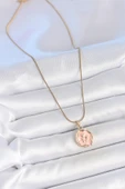 316L Çelik Gold Renk Zincir Pembe Mineli Çiçek İşlemeli Portre Model Kadın Kolye - TJ-BKO10165 - 2