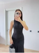 Kolsuz Büzgülü Uzun Elbise - Siyah - 4