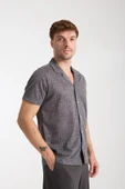 Siyah Erkek Kısa Kollu Yazlık Gömlek – Düğmeli, Açık Yaka, Rahat Kalıp thumbnail 1