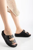 Kadın Dolgu Taban Terlik Siyah 2 Bantlı Suni Deri thumbnail 2
