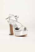 Tek Bant Taşlı Gümüş Rugan Kadın Platform Topuklu Abiye Ayakkabı thumbnail 4