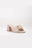 Büyük Beden Kadın Topuklu Terlik Bej Hasır Desen Taş Tokalı thumbnail 4