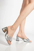 Kadın Topuklu Terlik Gümüş Cİlt Taşlı Yaprak Aksesuarlı thumbnail 2
