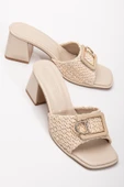 Büyük Beden Kadın Topuklu Terlik Bej Hasır Desen Taş Tokalı thumbnail 1