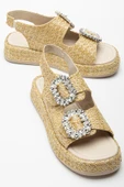Kadın Dolgu Topuk Sandalet Bej Çift Bantlı Hasır Malzeme Taşlı Tokalı thumbnail 1