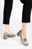 Büyük Küçük Numara Küt Burun Tokalı Cilt Platin Kadın Kalın Topuklu Ayakkabı thumbnail 2