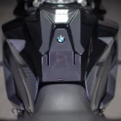 BMW S1000XR 2023 ile Uyumlu Kaydırmaz 6D Karbon 7 Parça Tank Pad Seti GC44 thumbnail 3