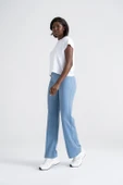 Kadın Boru Paça Tayt Nervürlü Denim Görünümlü Mavi Slim Fit, Günlük Konfor ve Şıklık - 5