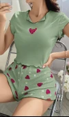 Kadın Yeşil Çilek Desenli Askılı Şortlu Pijama Takım 6648 - 2