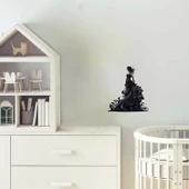 Uzun Siyah Elbiseli Prenses Duvar Sticker'ı thumbnail 1