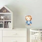 Çizgili Tulumlu Oturan Sevimli Kaplan Yavrusu Duvar Çıkartması thumbnail 1