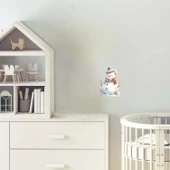 Şapkalı ve Kolları Dallı Karlı Adam Duvar Stickerı thumbnail 1