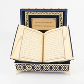 Raşel Kutulu Pleksi Desen Kuran-ı Kerim (Orta Boy, Lacivert) thumbnail 1