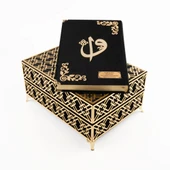 Raşel Kutulu Pleksi Desen Kuran-ı Kerim (Orta Boy, Siyah) thumbnail 2