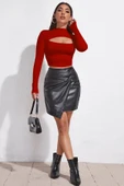 Kadın Kırmızı Göğüs Dekolteli Uzun Kollu Cut Out Crop Top Bluz - 3