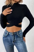 Kadın Siyah Çapraz Bel Detaylı Dik Yaka Uzun Kol Crop Top Bluz - 3