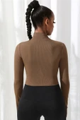 Kadın Kahverengi Uzun Kol Fermuarlı Parmak Geçme Detaylı Dik Yaka Crop Top Bluz - 5