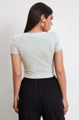 Kadın Beyaz Yuvarlak Yaka Yarım Kol Crop Top Bluz - 3