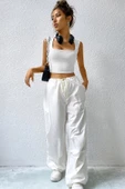 Kadın Beyaz Kare Yaka Kalınlaşan Omuz Detaylı Crop Top Bluz - 4