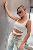 Kadın Beyaz Göbek Dekolteli Crop Top Bluz - 3