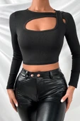 Kadın Siyah Göğüs Dekolteli Çapraz Askılı Uzun Kollu Crop Top Bluz - 6