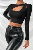 Kadın Siyah Göğüs Dekolteli Çapraz Askılı Uzun Kollu Crop Top Bluz - 5
