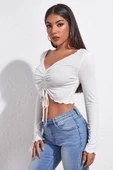 Kadın Beyaz Uzun Kollu Büzdürme Bağcık Detaylı Crop Top Bluz - 4