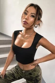 Kadın Siyah Kare Yaka Kalınlaşan Omuz Detaylı Crop Top Bluz - 5