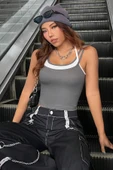 Kadın Antrasit Gri Beyaz Çift Renk Çapraz Askılı Crop Top Bluz - 5